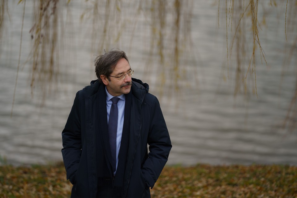 De positie van gouverneur Theo Bovens komt volgens Statenfracties ook aan bod tijdens het extra debat over de bestuurscrisis in Limburg.