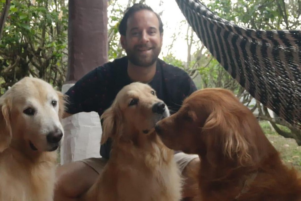 In Costa Rica zocht een vrouw een oppas voor haar drie honden. Benny nam de uitdaging graag aan.