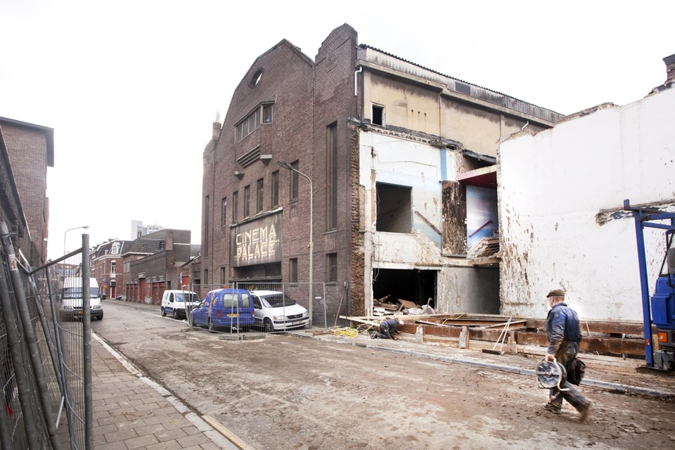 In 2011 werd al een gebouw bij de Palace-bioscoop in Maastricht gesloopt. 