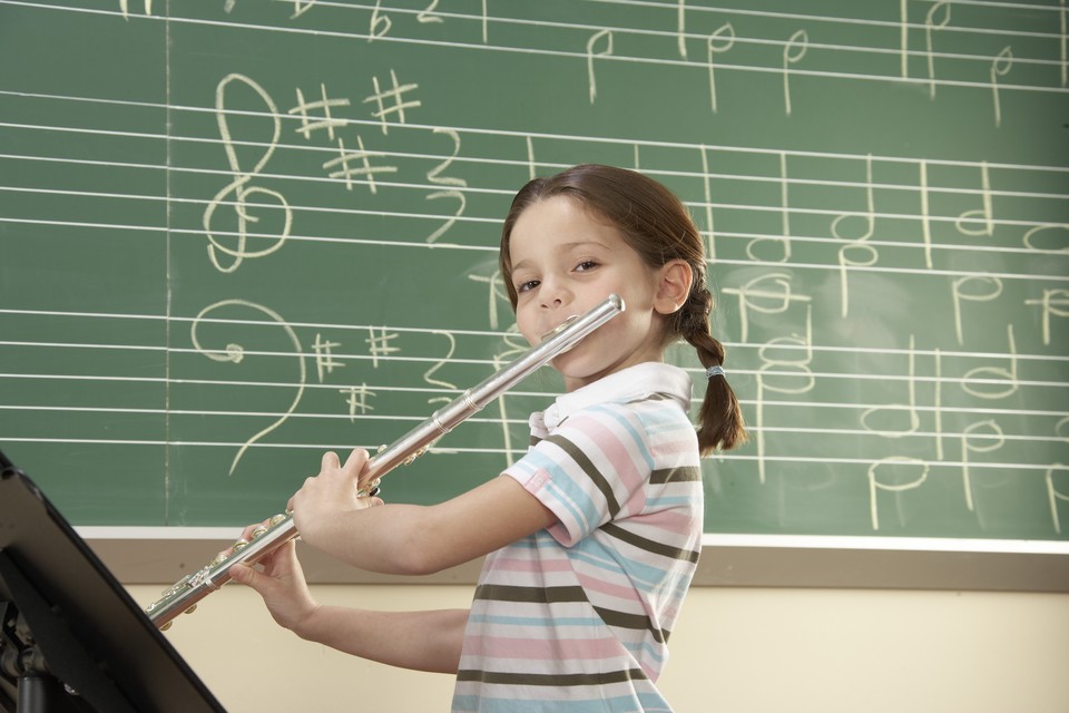 Muziekonderwijs kan een gunstig effect hebben op de ontwikkeling van een kind. 