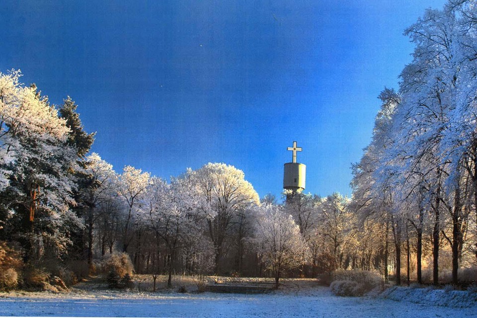 De watertoren in de kloostertuin 