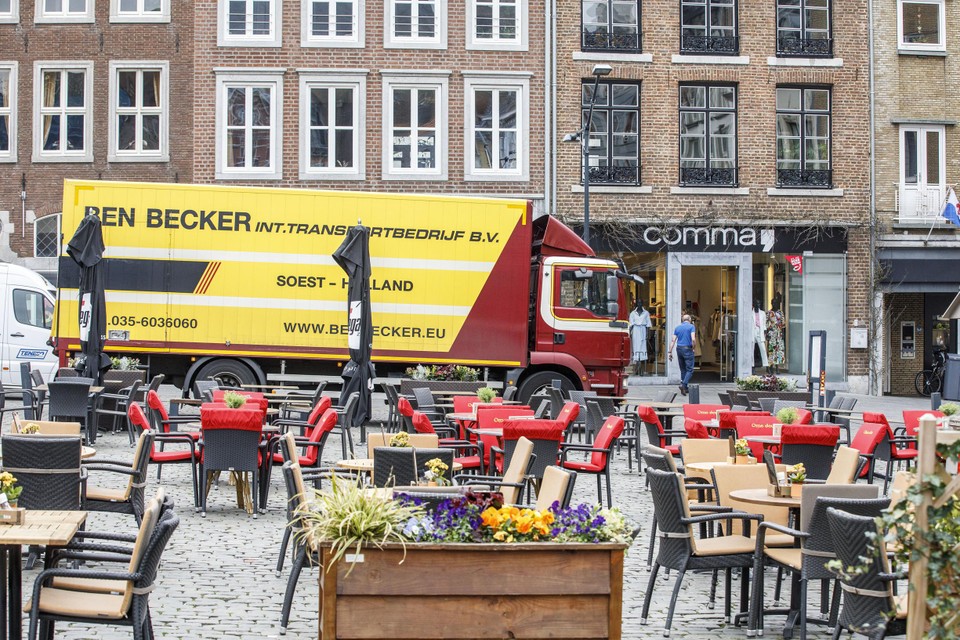 Vrachtwagens mogen vanaf mei laden en lossen op de Markt in Roermond.