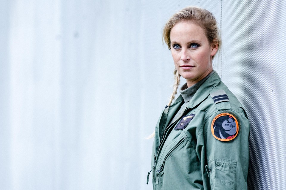 Helikoptervlieger Dominique Schreinemachers uit Venray is maandag de hoofdpersoon in het programma ‘Het mooiste meisje van de klas’.
