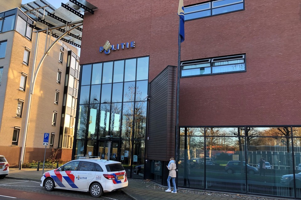 Het politiebureau aan de Kasteelsingel in Weert. 