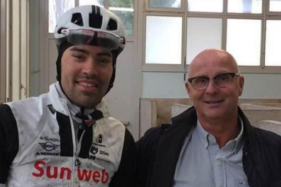 Tom Dumoulin in het beroemde Velodrome van Roubaix, met Daniel Verbrackel, de algemene secretaris van VC Roubaix.