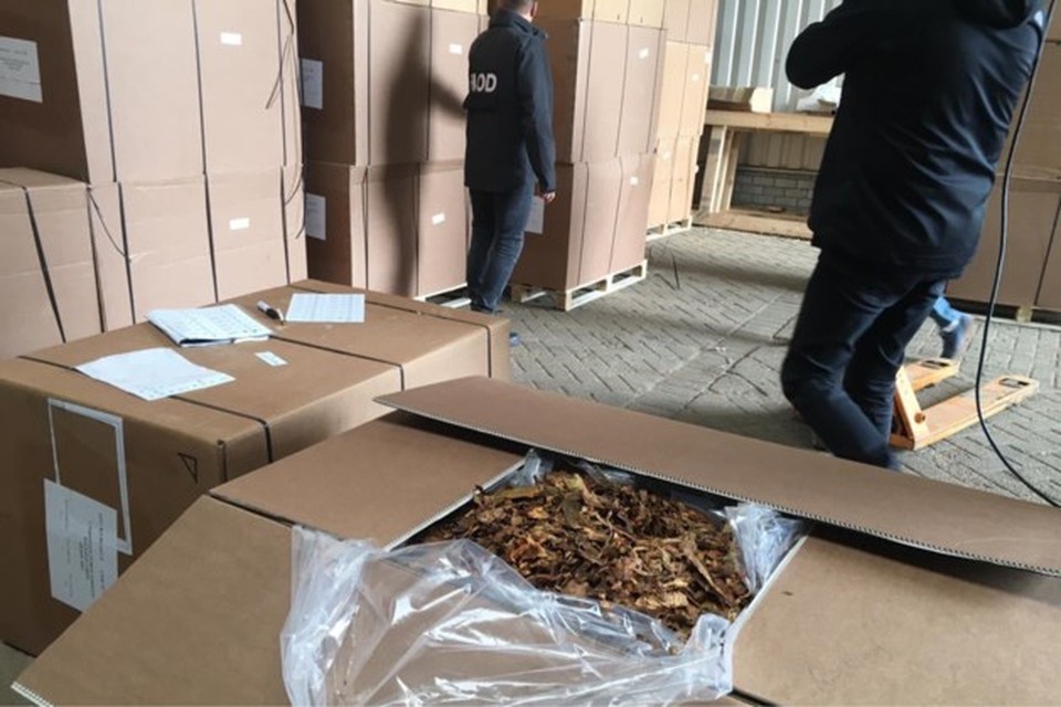 In Stramproy werd een illegale sigarettenfabriek ontdekt. 