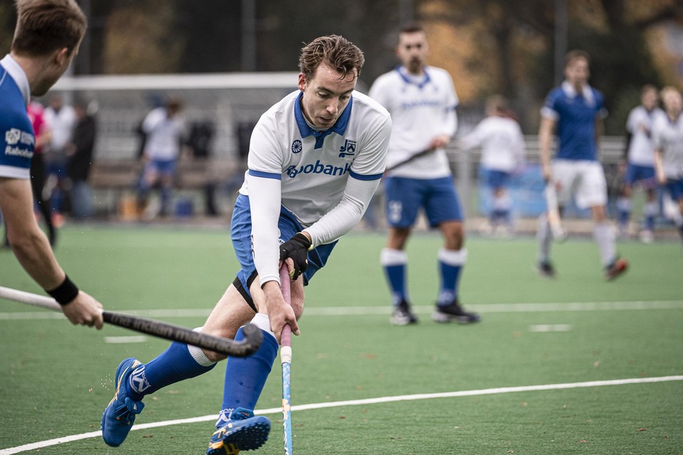 Dominic Vaessen in actie voor HV Weert. 
