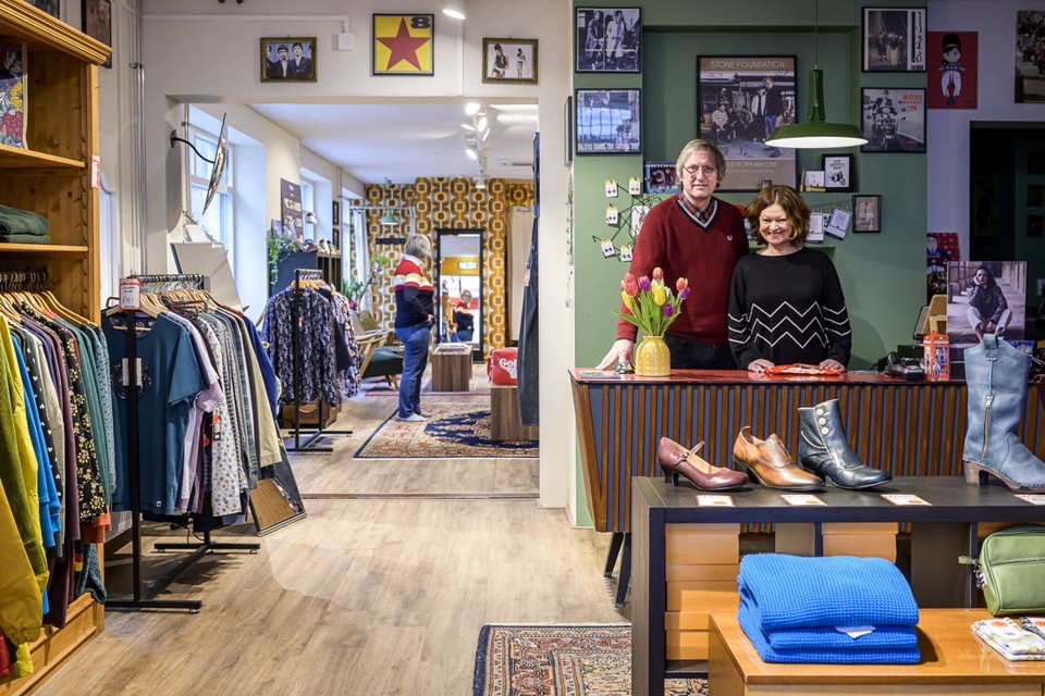 Maurice Kierpensteijn en Esther Custers in hun winkel in Roermond 
